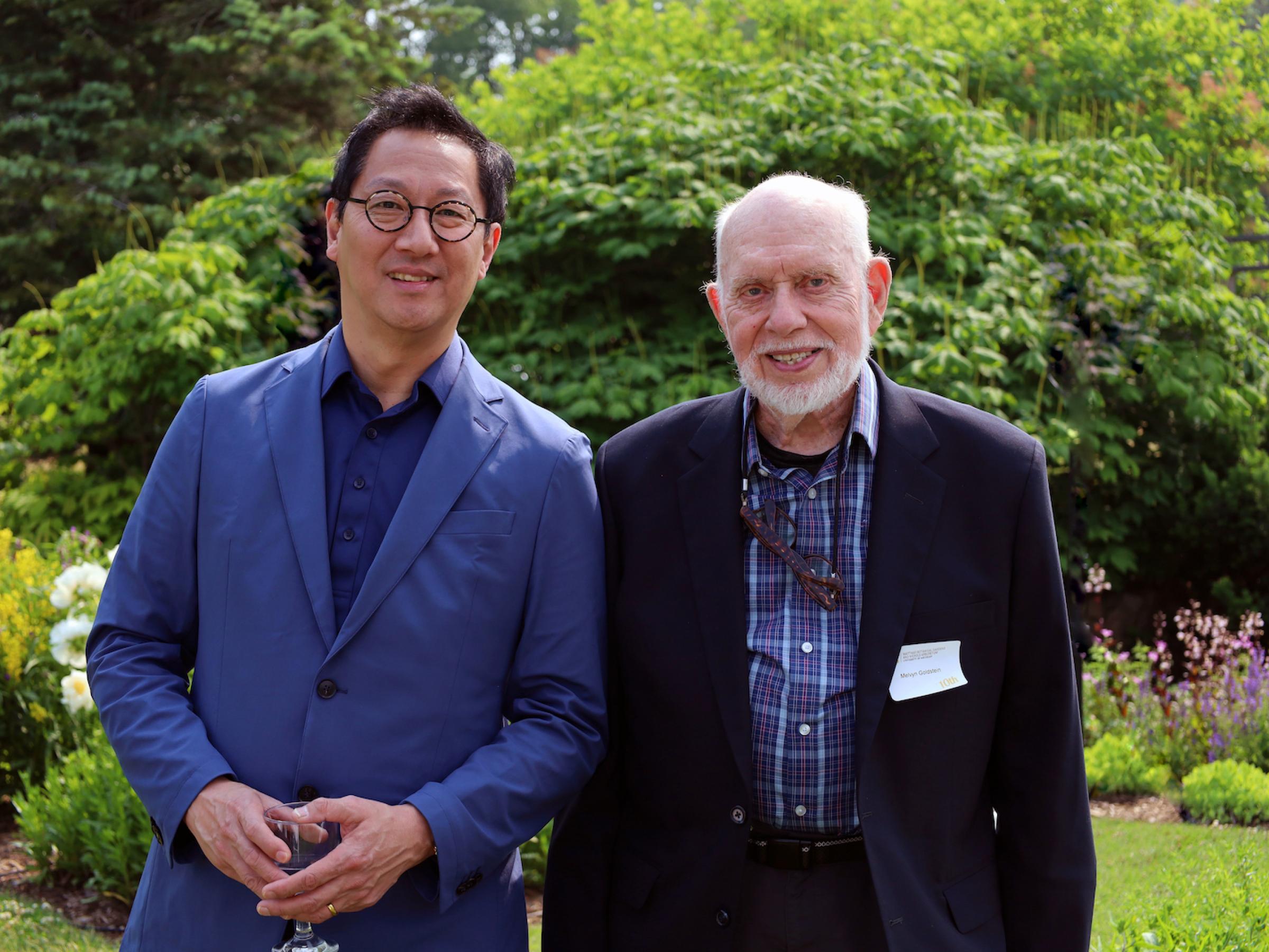 Santa Ono and Melvin Goldstein outside