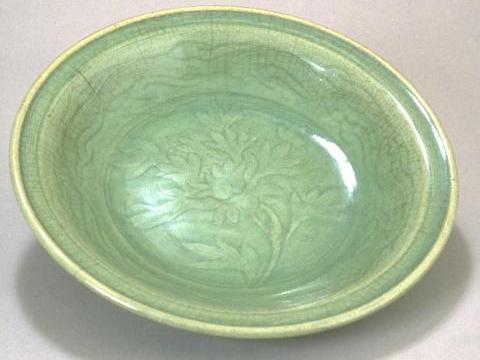 A 15th century Chinese stoneware platter with peony pattern